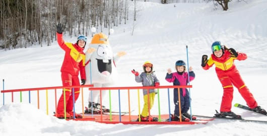 Spielplatz-Schnee